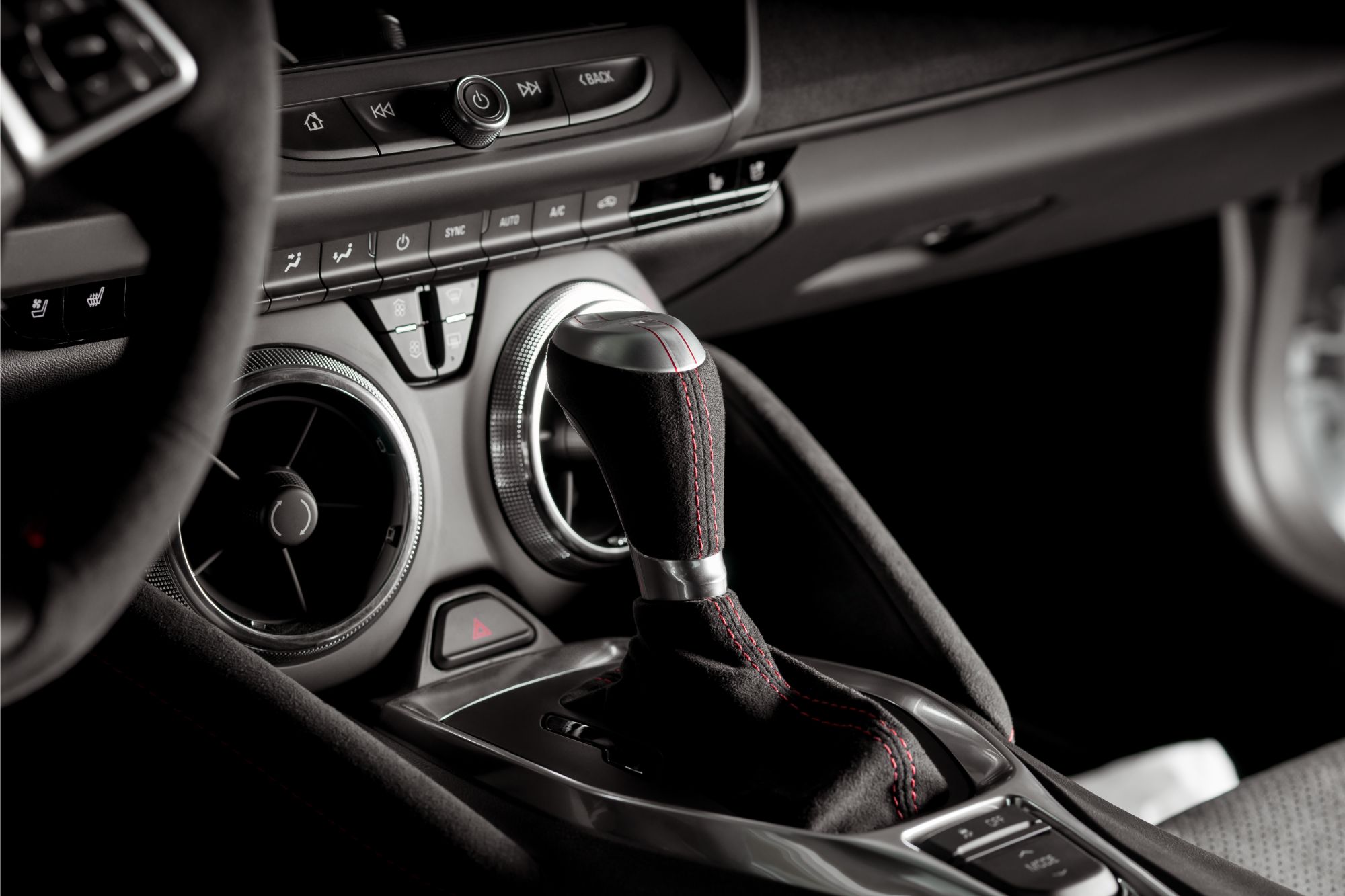 A Night To Remember: The Ideal Limousine Experience For Prom Night